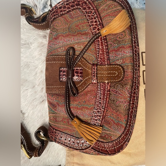 🍂🍂ETRO Beautiful shoulder bag! Like new with dust bag🍂🍂 - Picture 2 of 14